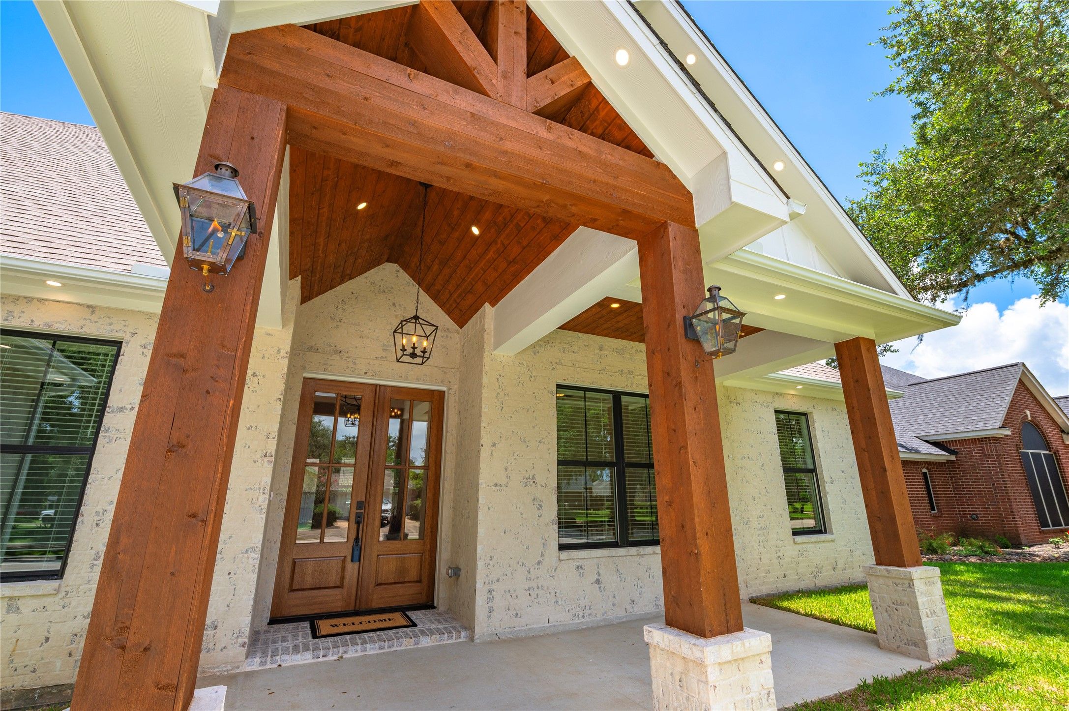 2263 Lakewood Drive