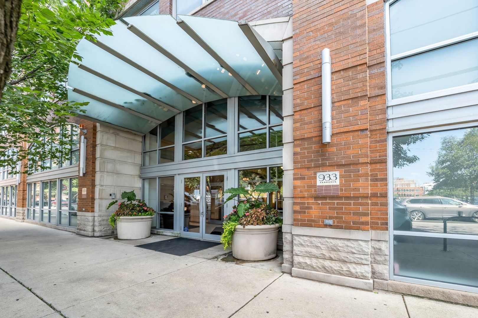 933 W Van Buren Street 326