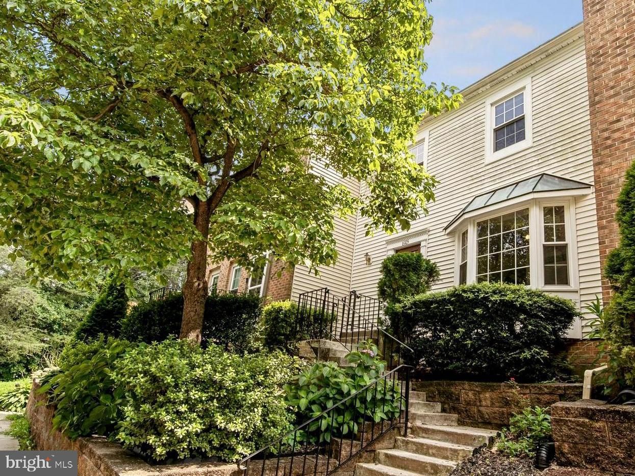 6105 Heron Pond Court