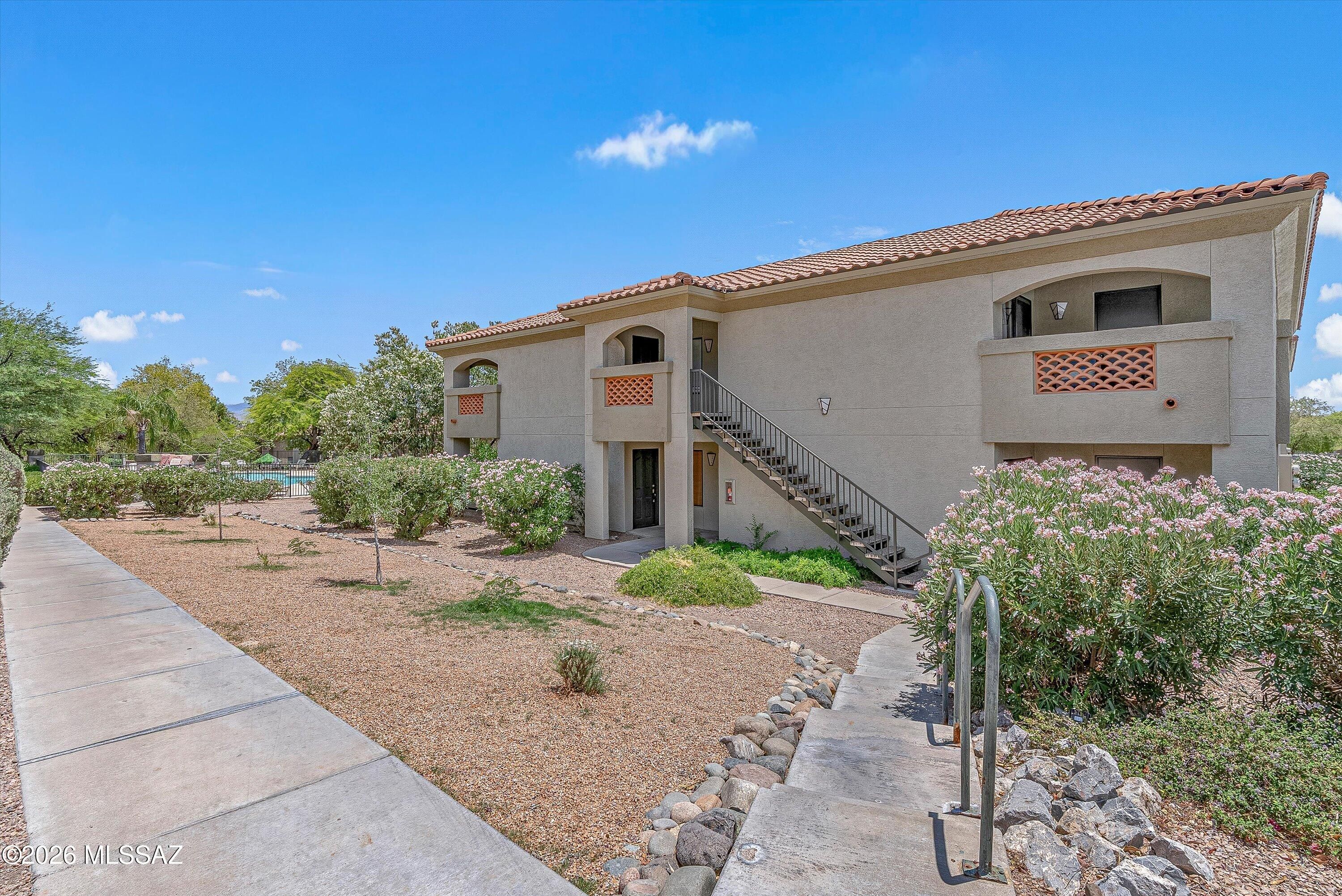 5751 N Kolb Road 40104