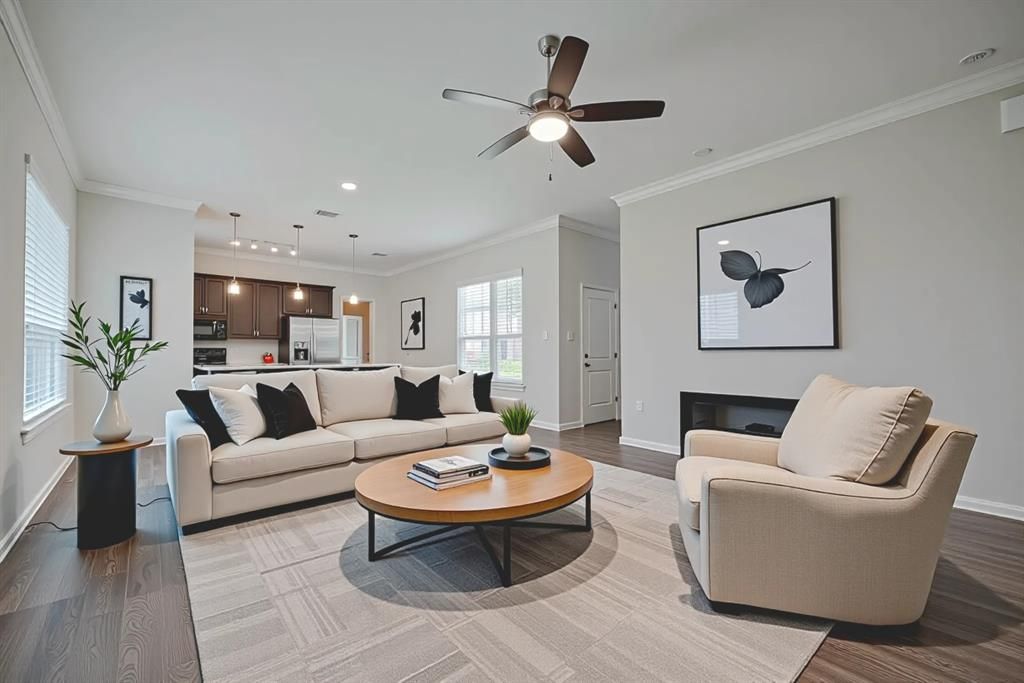 915 Lakeland Circle