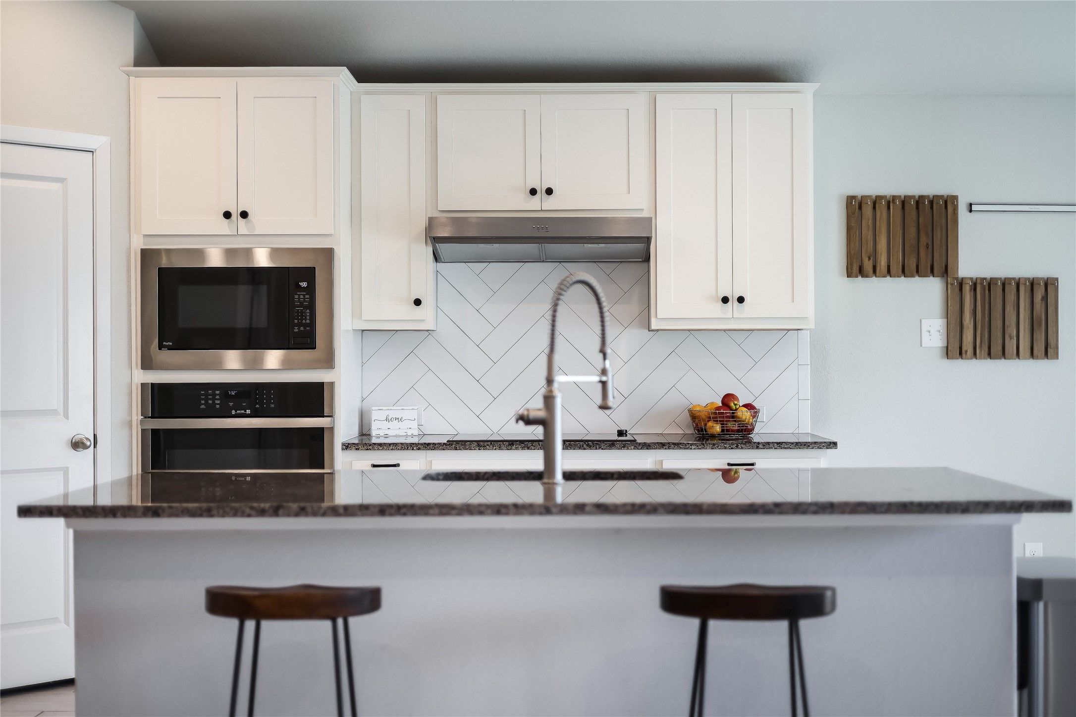 21522 Horseshoe Loop