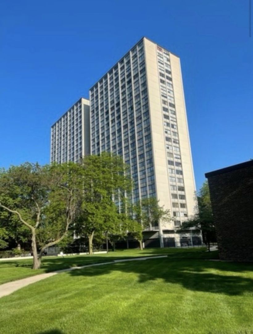 4850 S Lake Park Avenue 1604