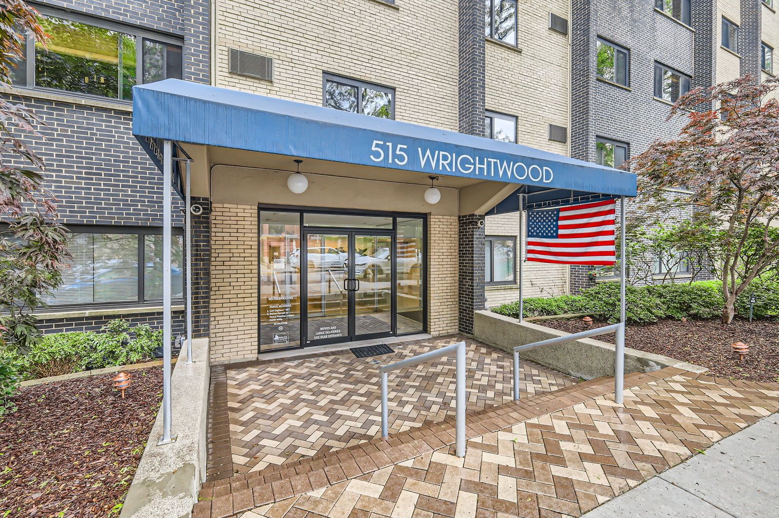 515 W Wrightwood Avenue 302
