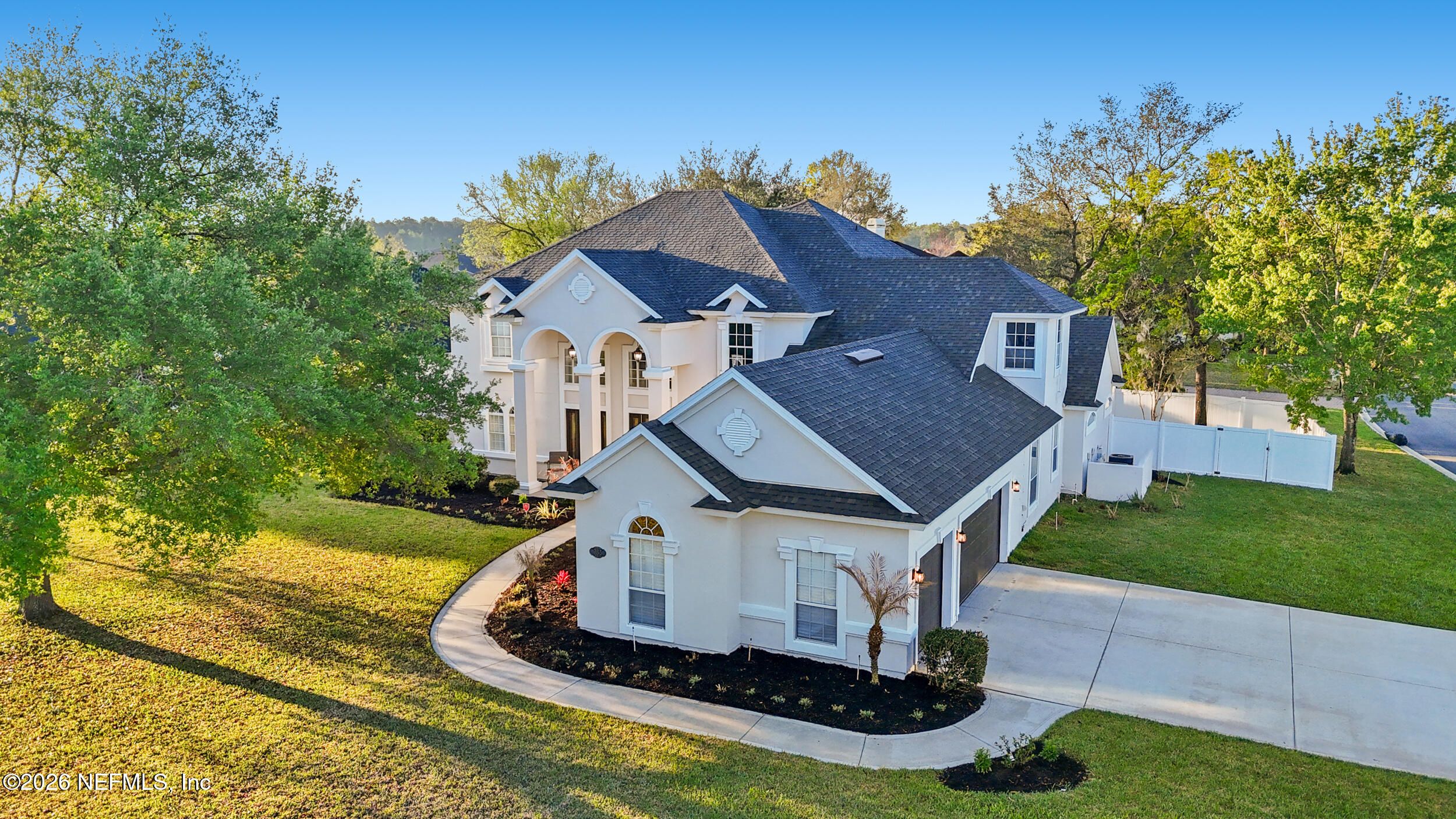 735 E Dorchester Drive