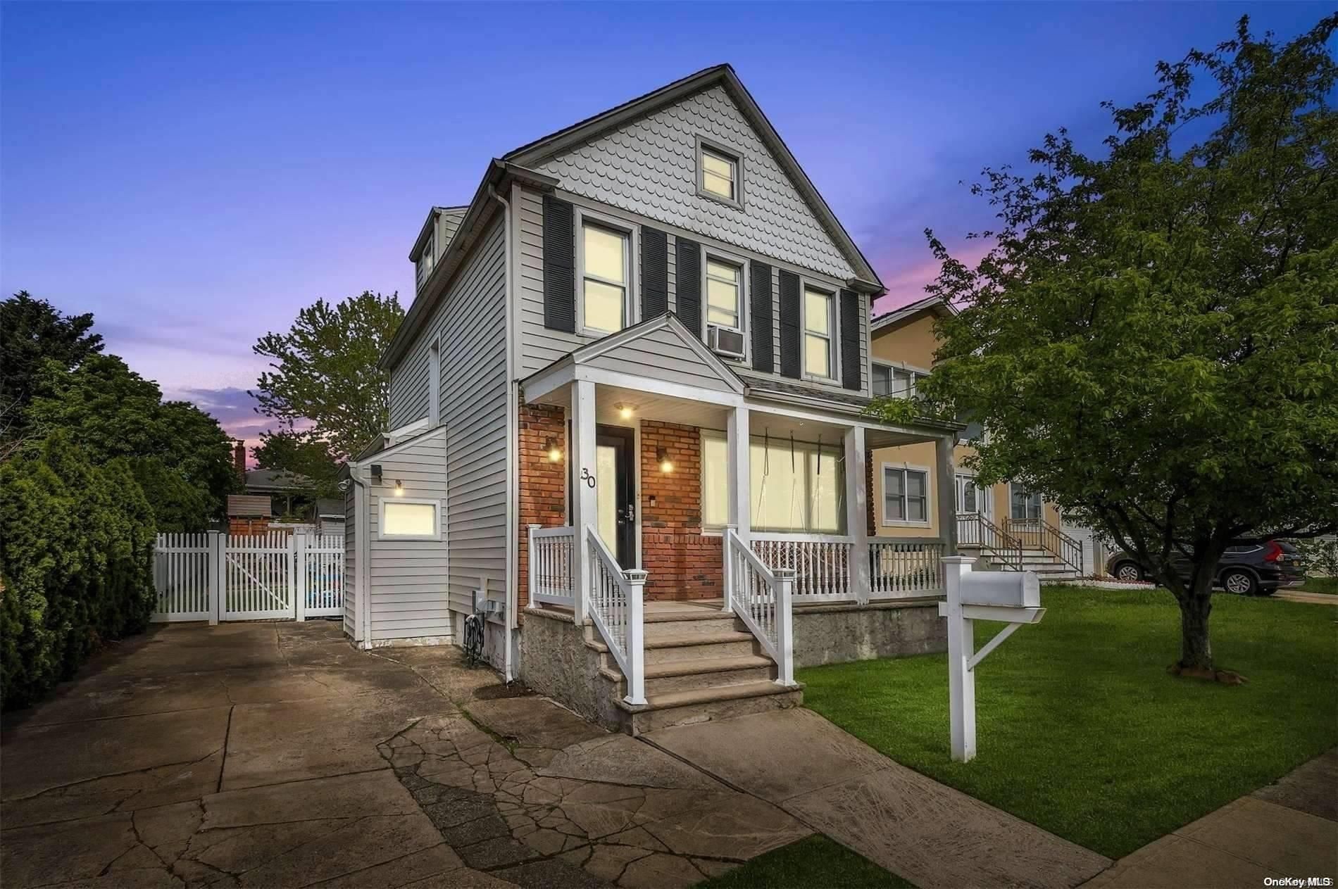 30 2nd Avenue