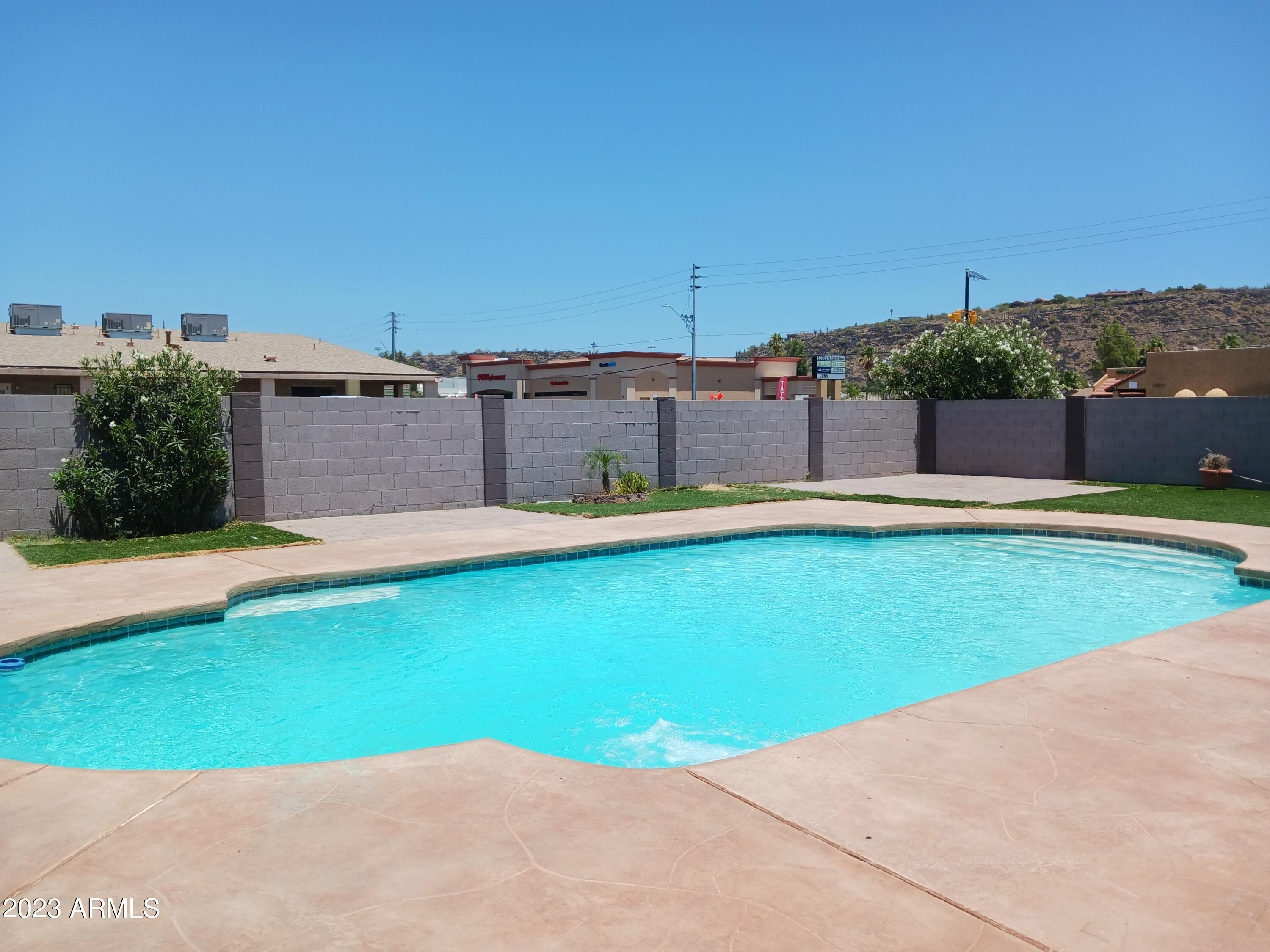 1902 W Voltaire Avenue