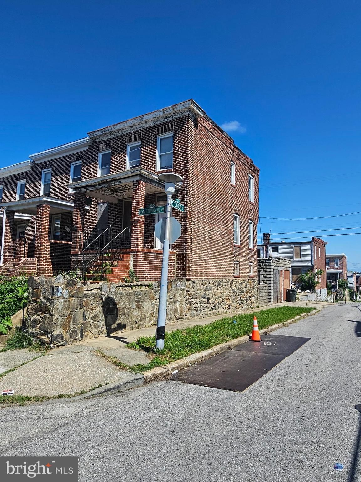 3238 Ravenwood Avenue