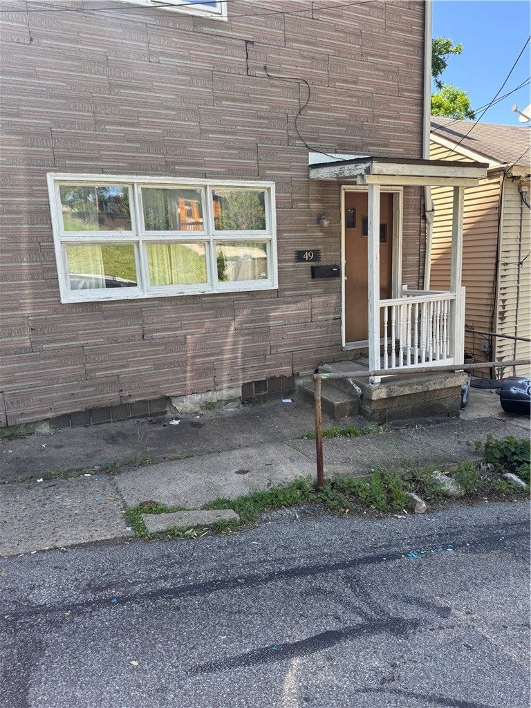 49 Sterling St