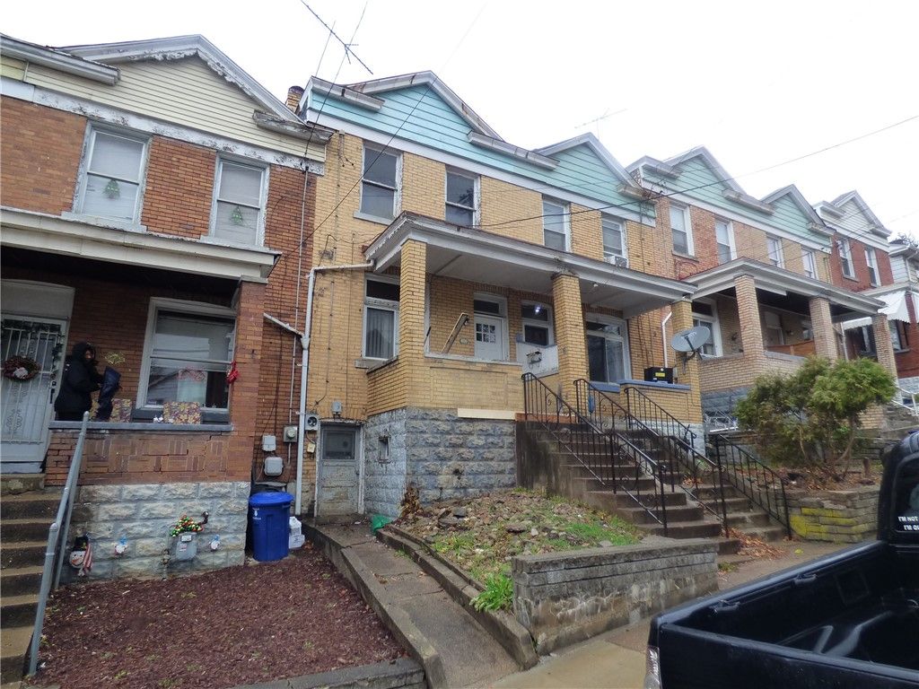 320 Lorenz Ave
