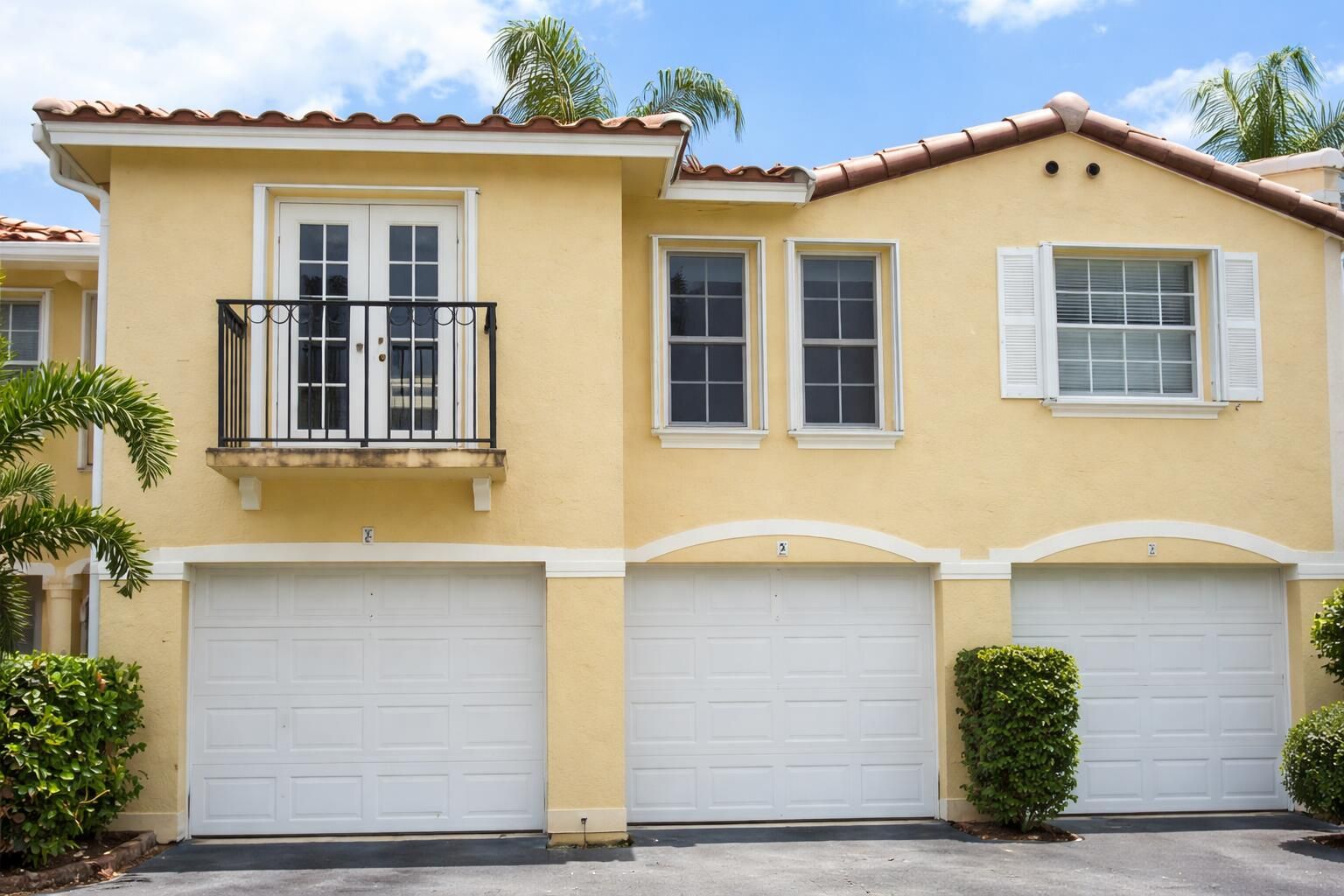 1030 Lake Shore Drive 206