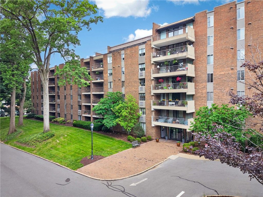 201 Grant St 212