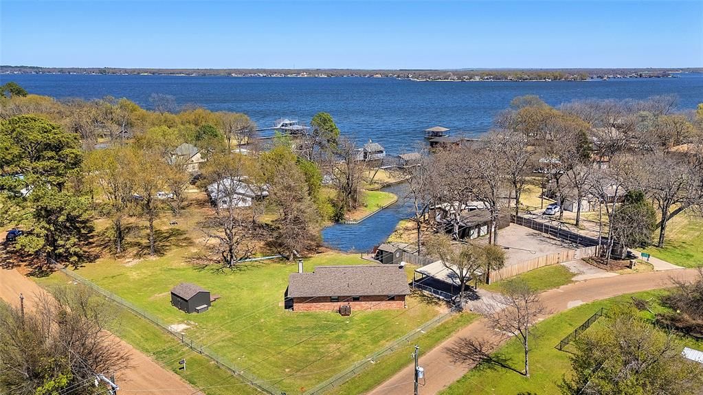 171 Lakeshore Drive