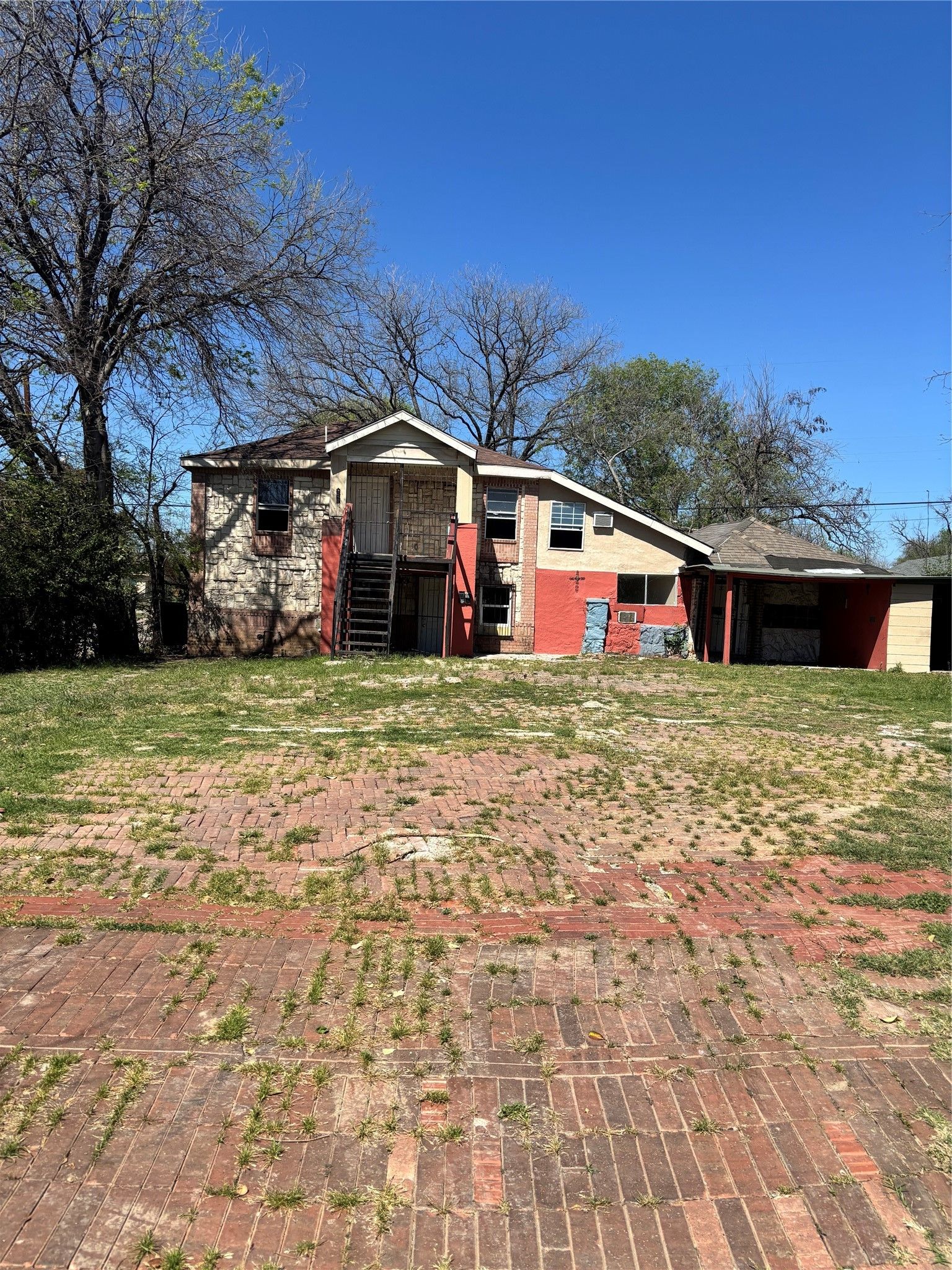 1201 E Davis Avenue