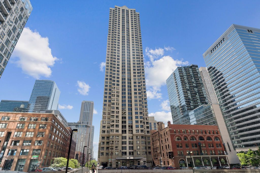 440 N Wabash Avenue 2702