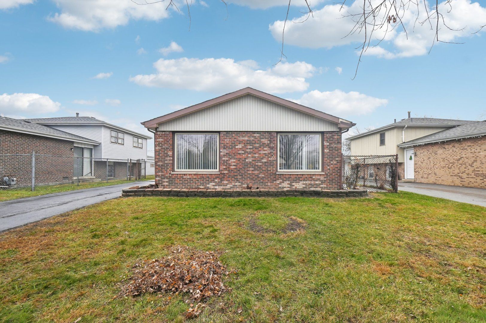 2209 W 157th Place