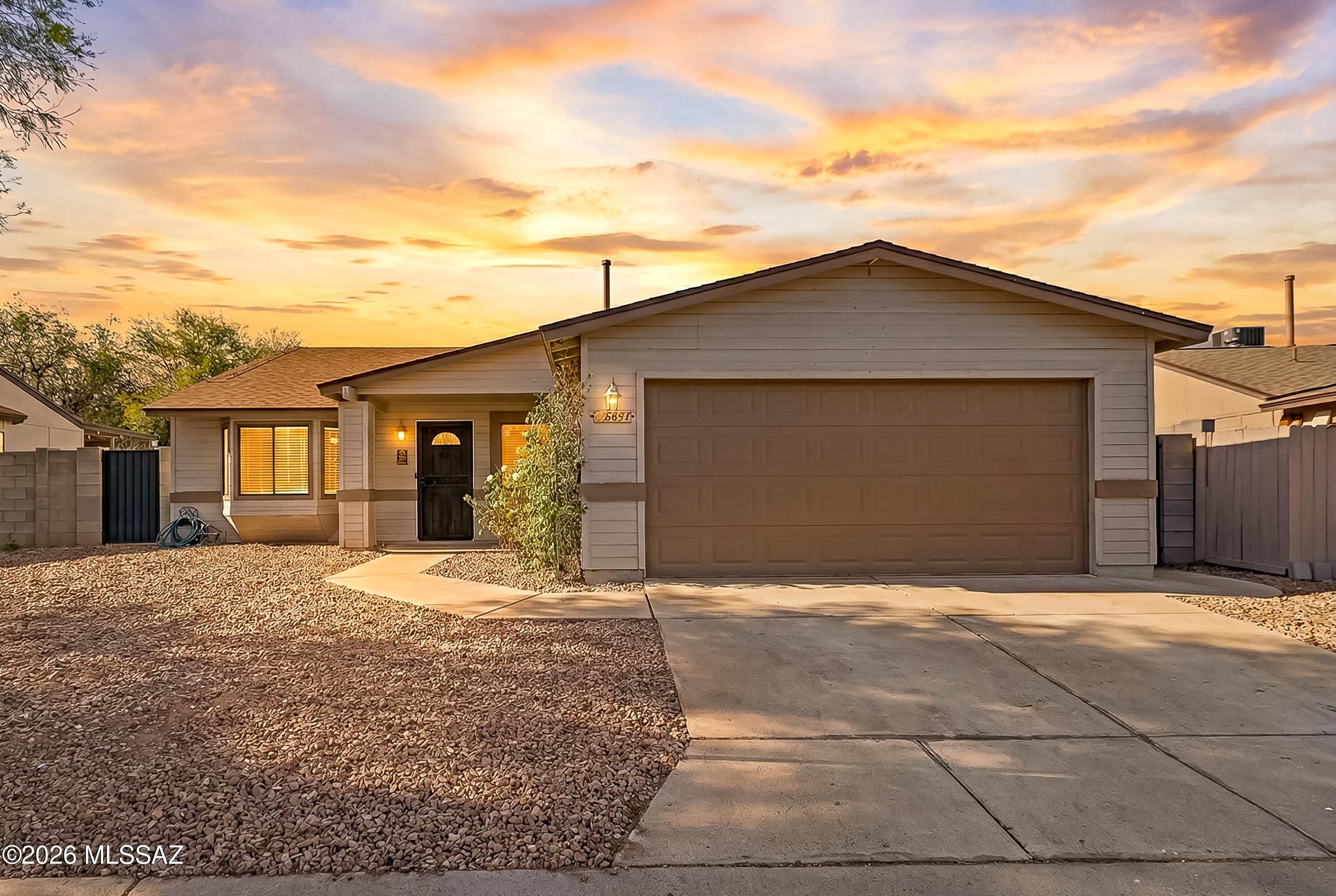 2657 W Lazybrook Drive