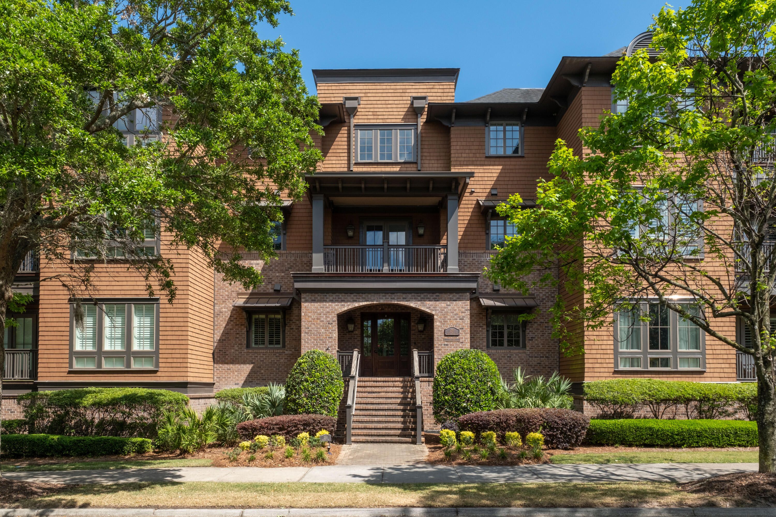 250 Island Park Drive 202