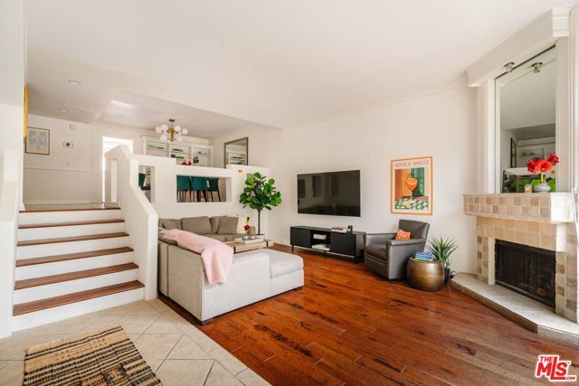 4608 Glencoe Avenue 3