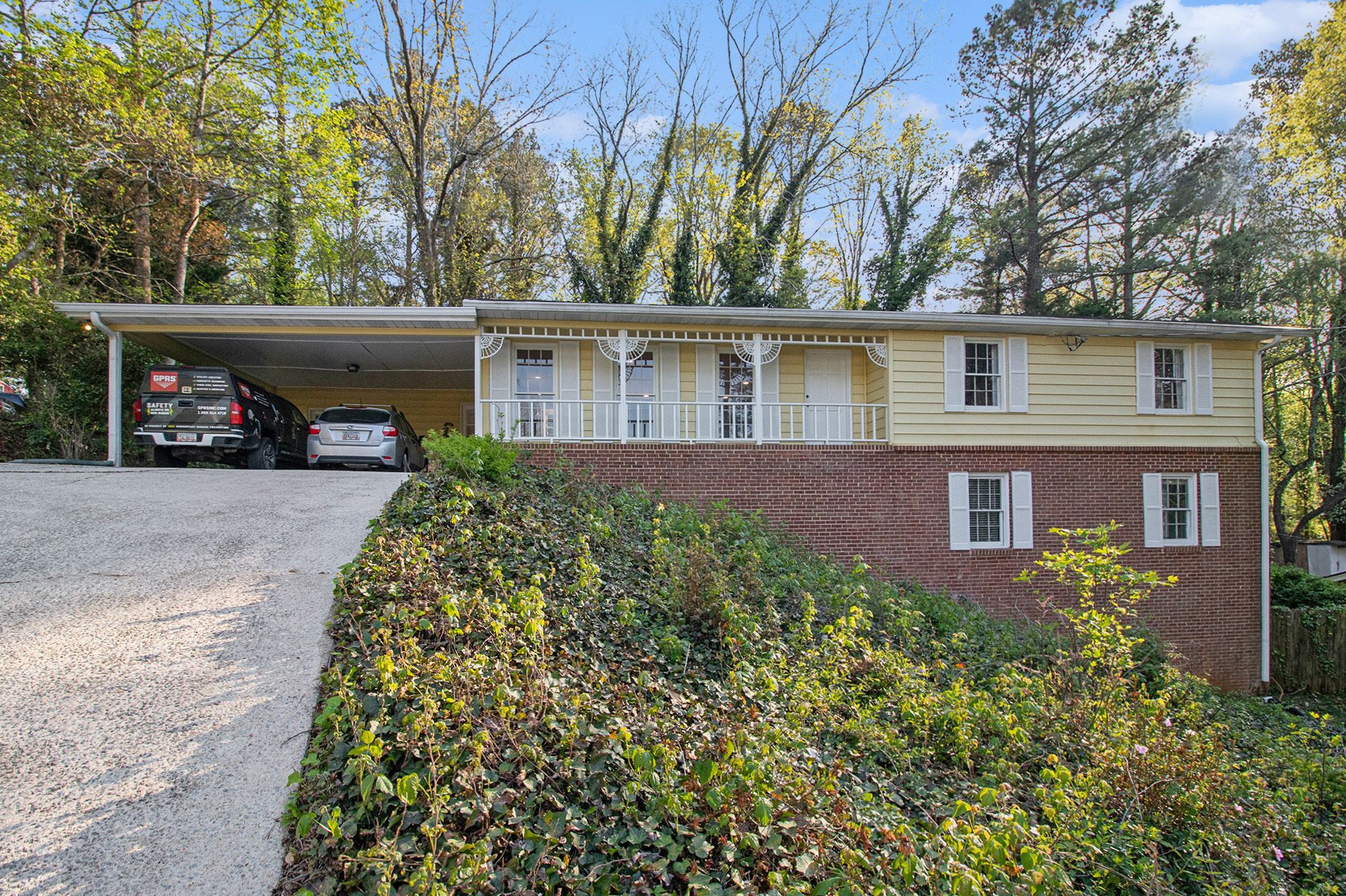 5618 Four Winds Drive Sw