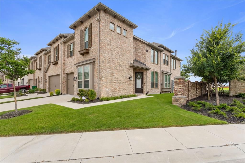 1153 Queensdown Way