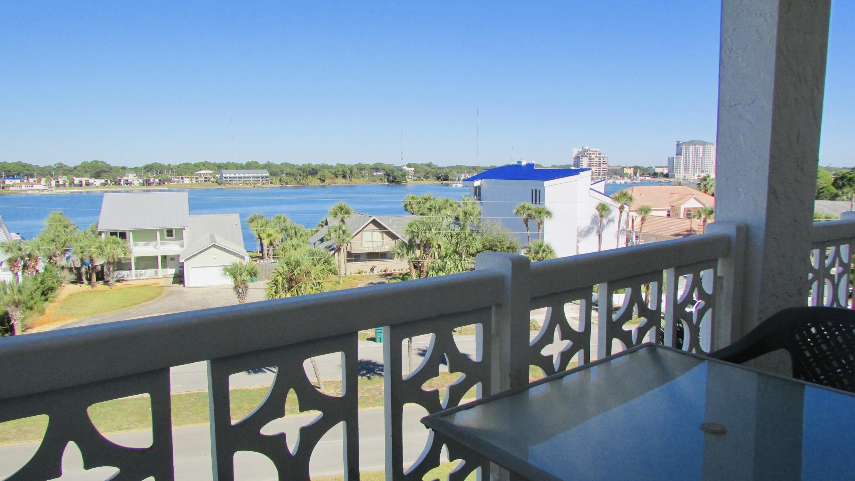 909 Santa Rosa Boulevard 555