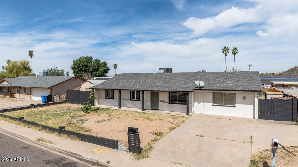 1734 W Wood Drive