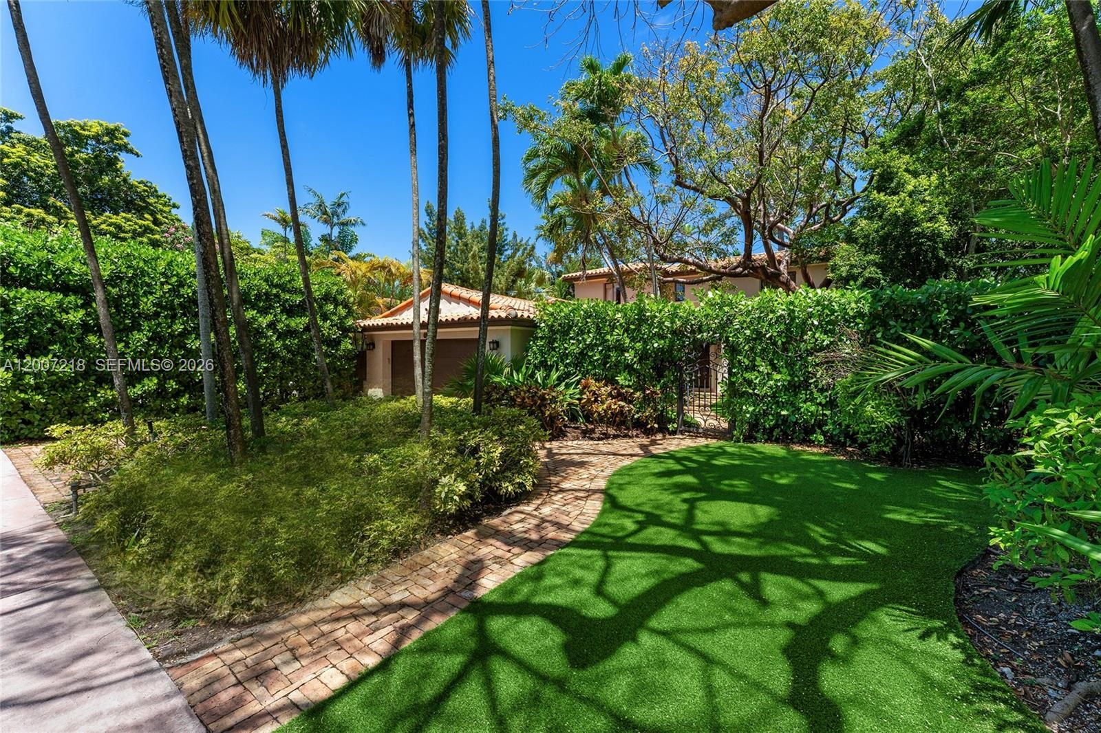 6121 La Gorce Dr