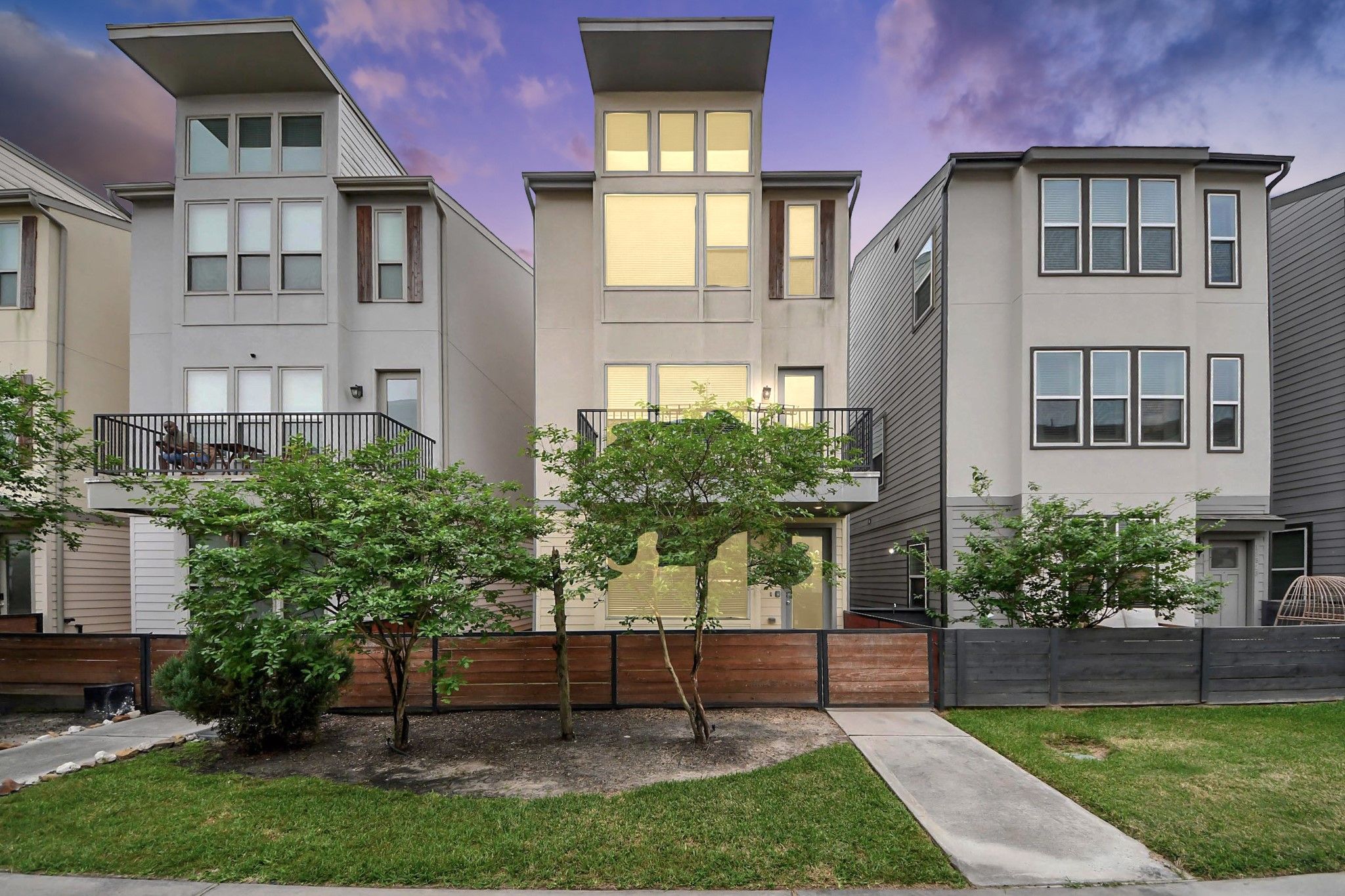 18527 Centro Row
