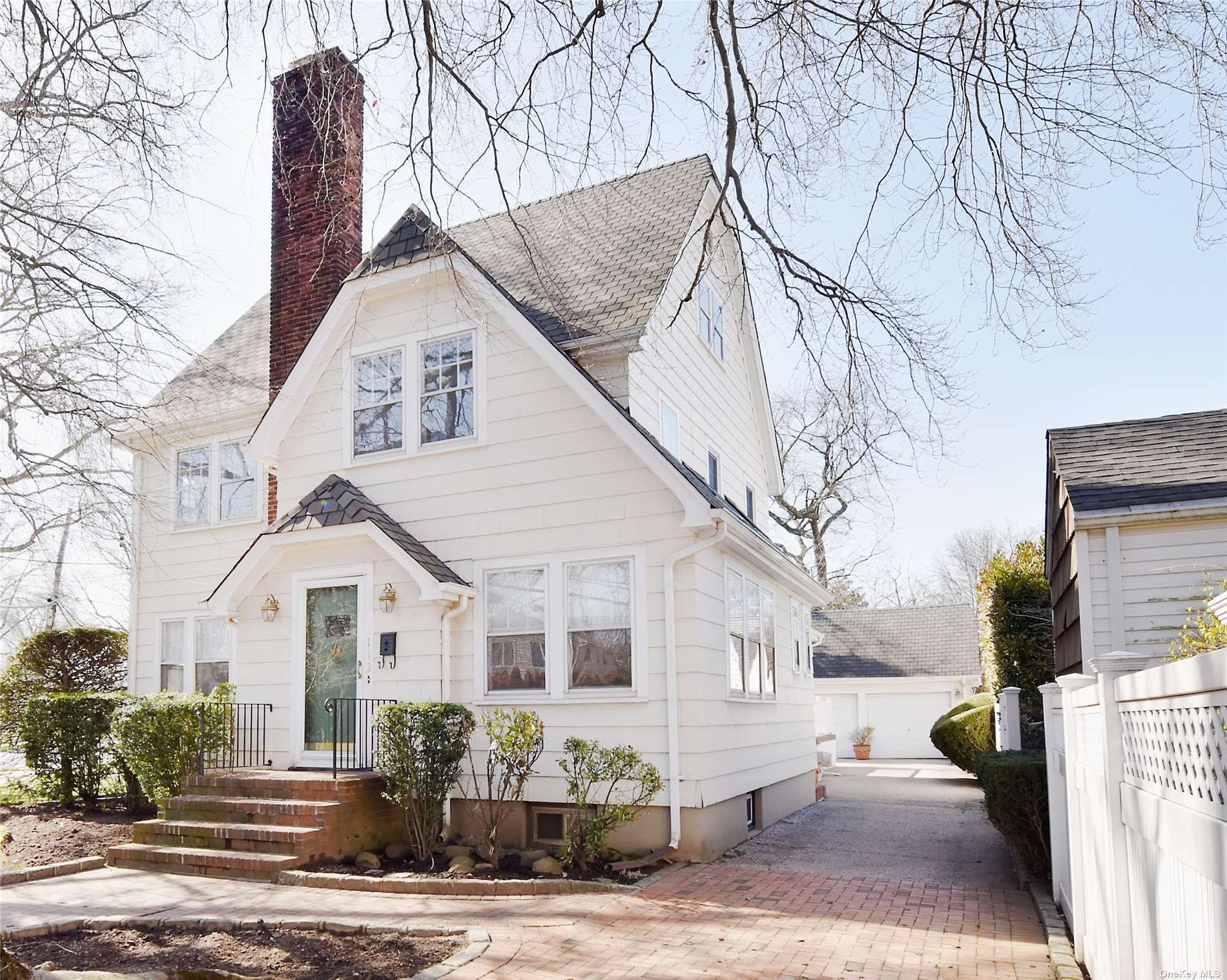 112 Floral Parkway