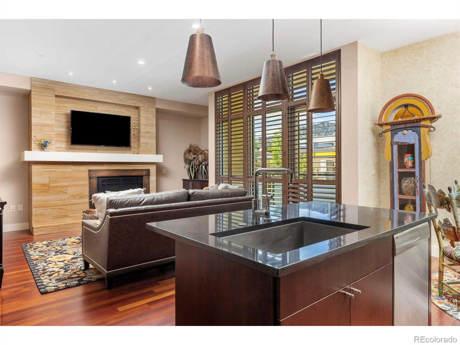 1155 Canyon Boulevard 205