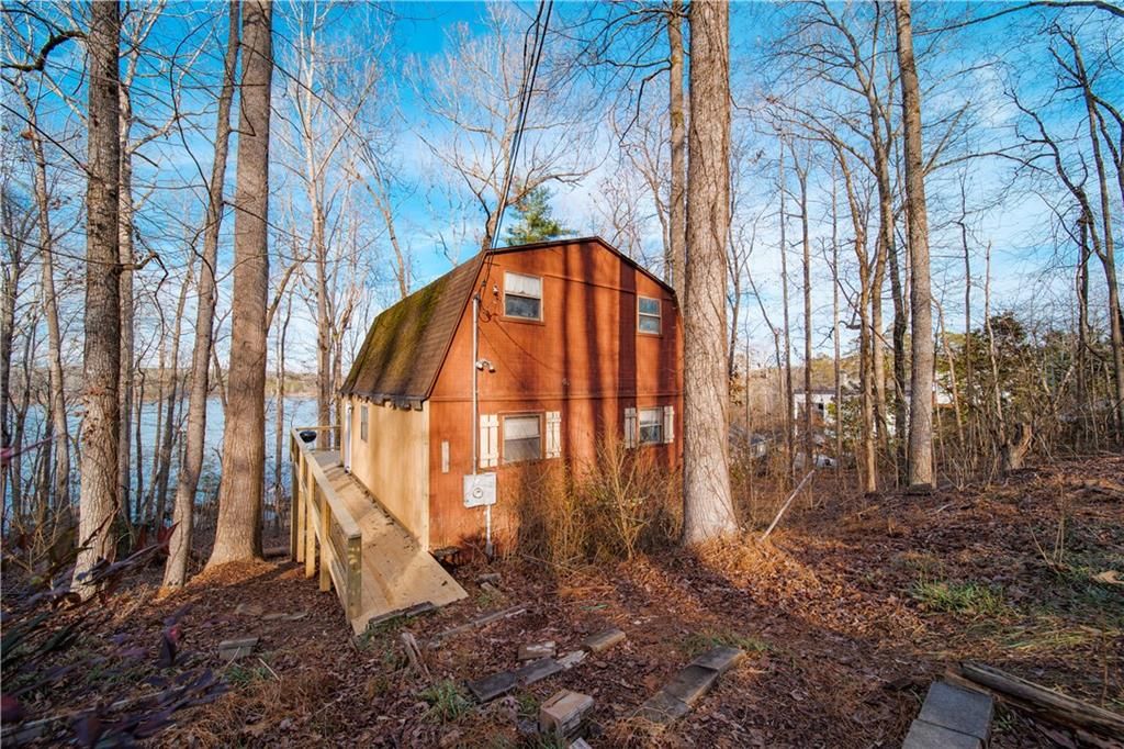 6995 Lakeside Place