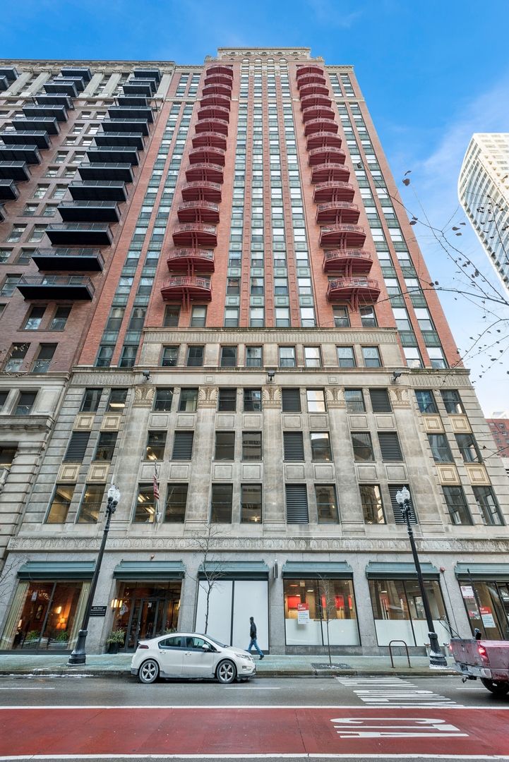 208 W Washington Street 711