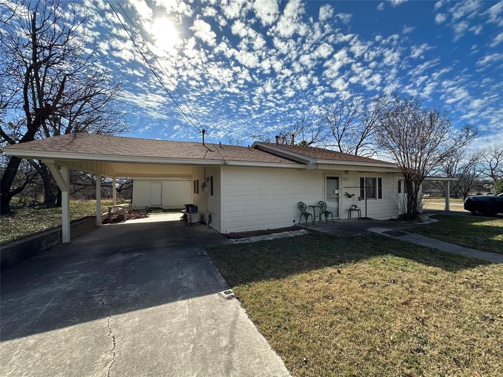 1002 E Milton