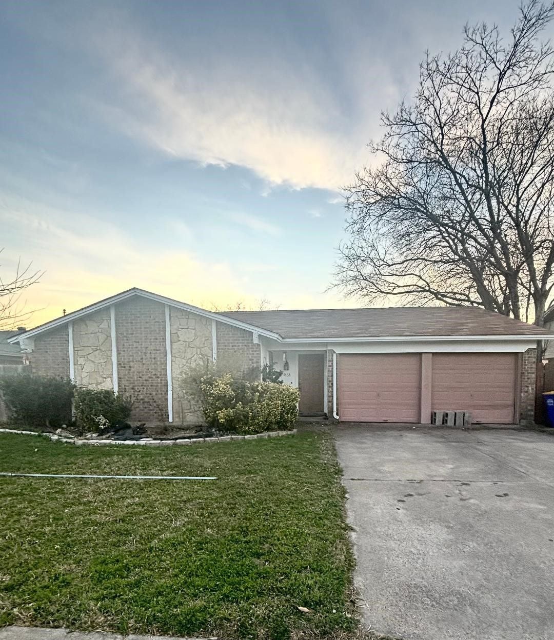 7533 Meadowlark Lane N