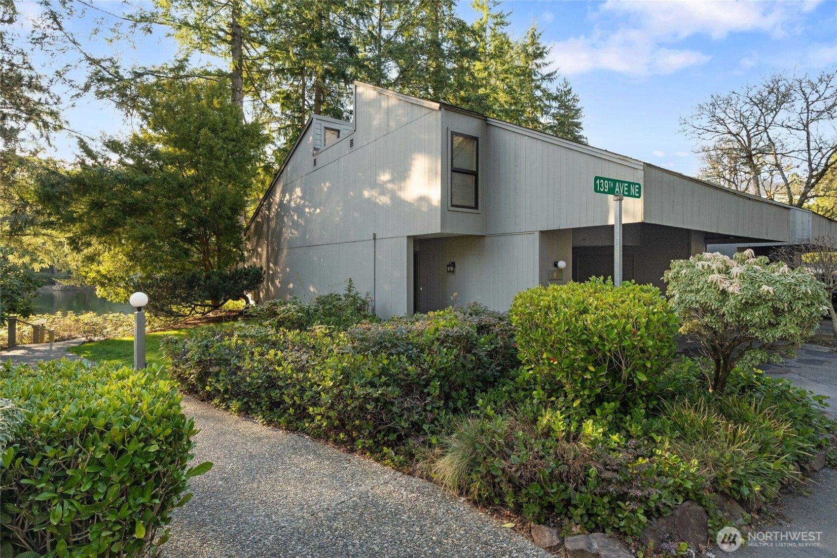 6351 139th Place Ne 64