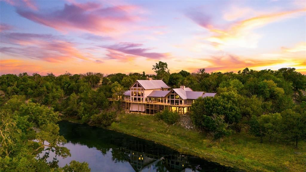 556 Cliff View Loop
