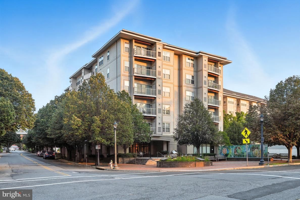 8045 Newell Street 423