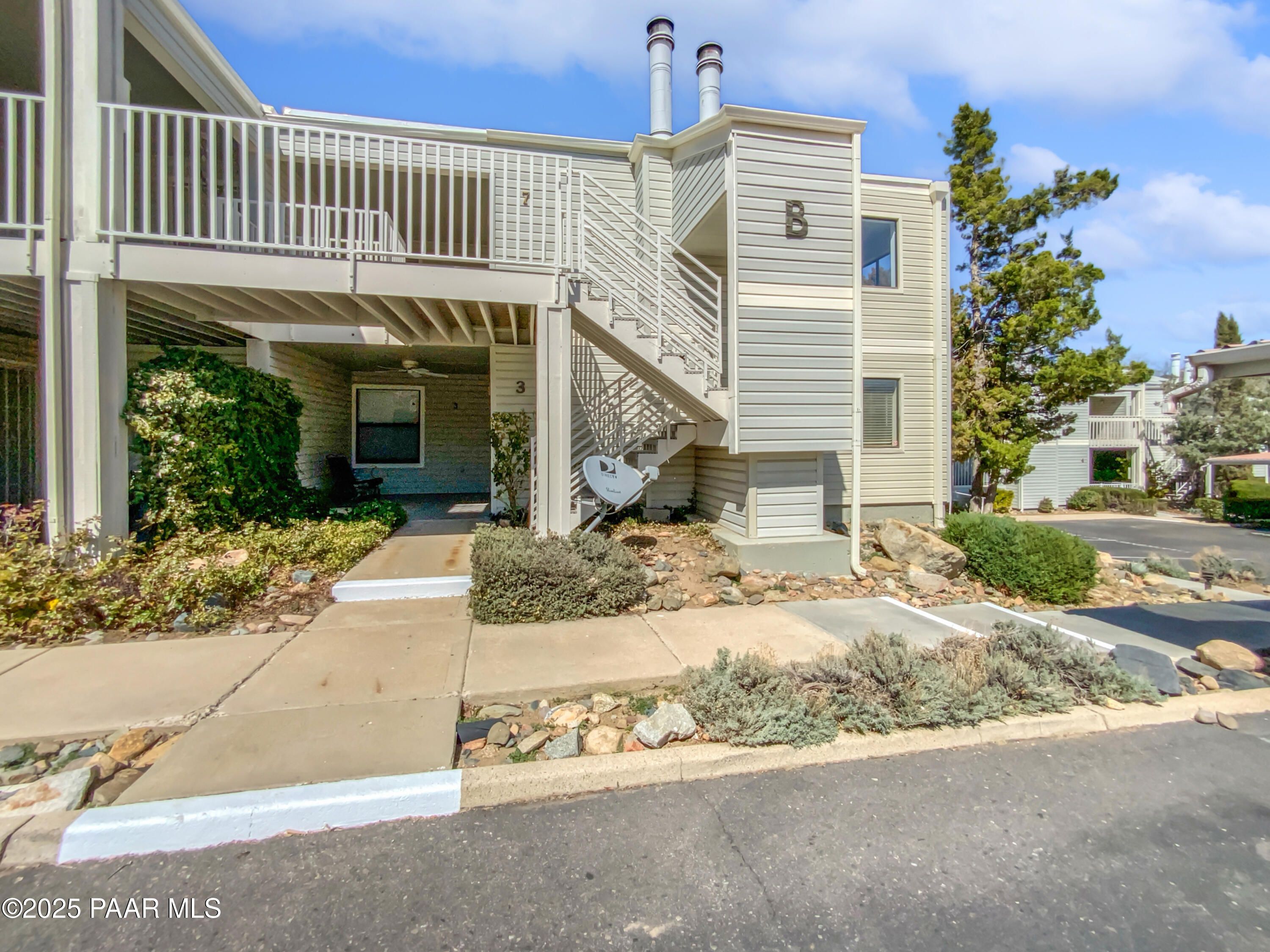 333 W Leroux Street 7