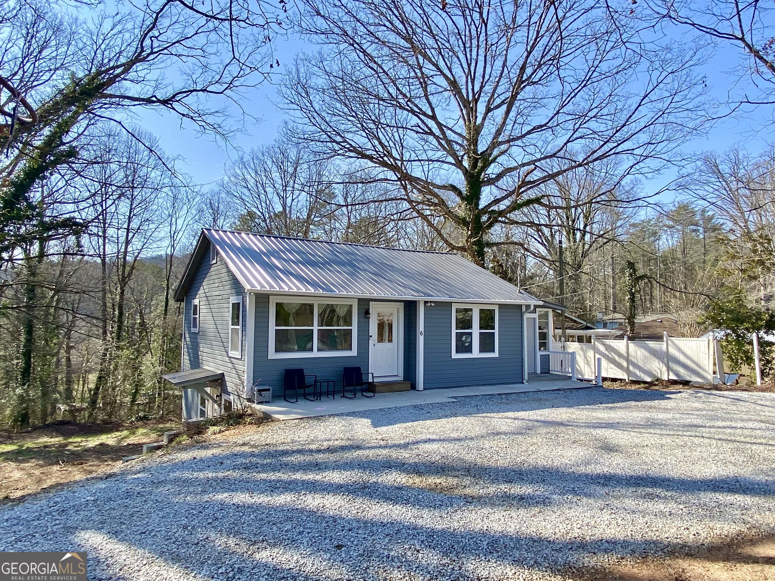 6 Clayton Avenue
