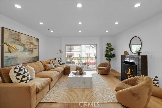 1871 Greenfield Avenue 102