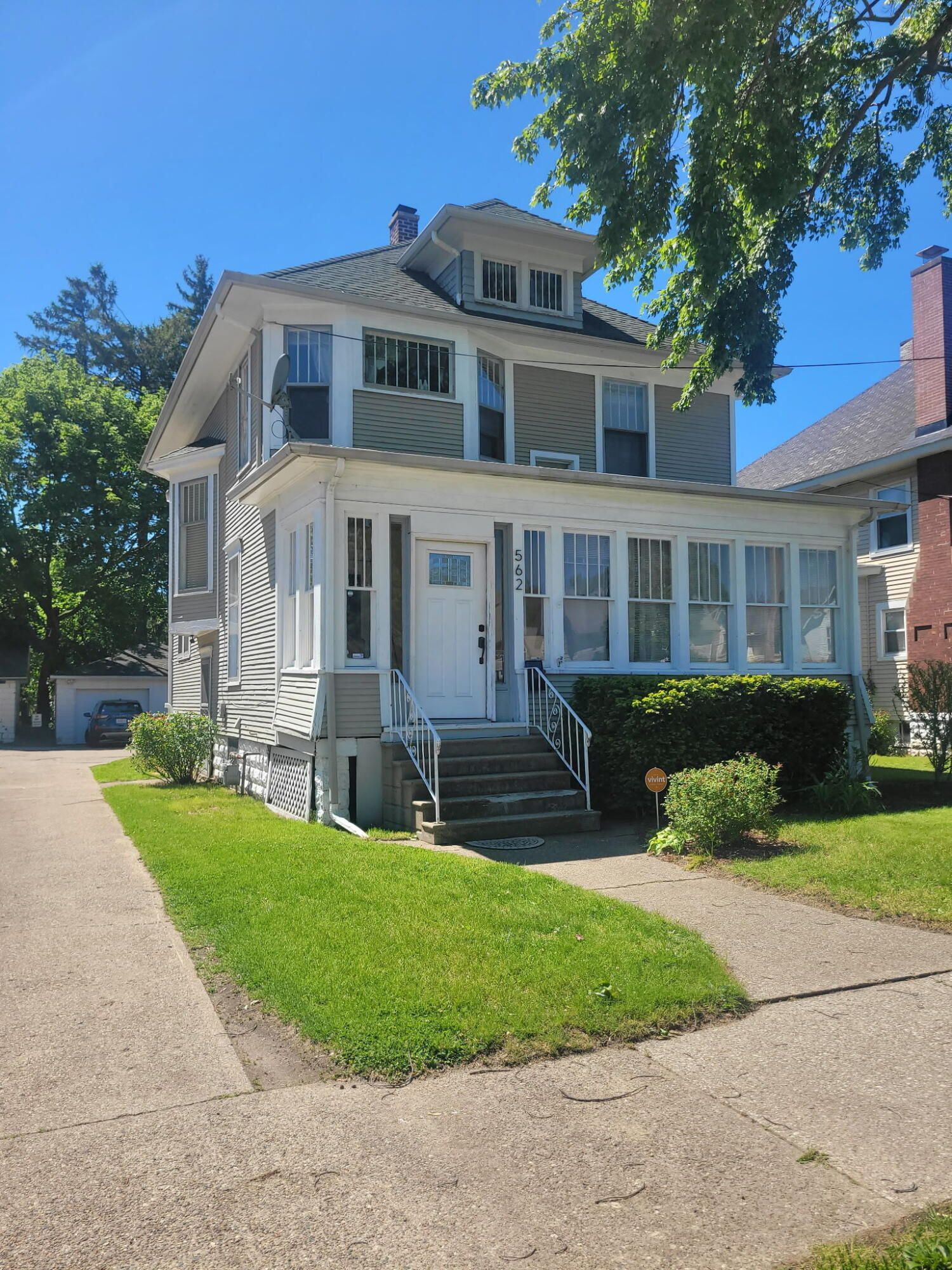 562 Columbus Avenue