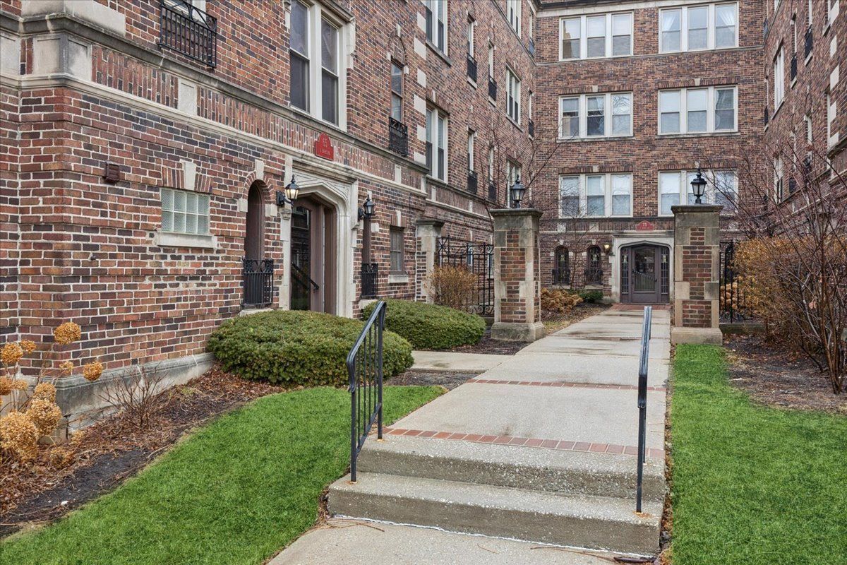 65 E Harris Avenue 2A