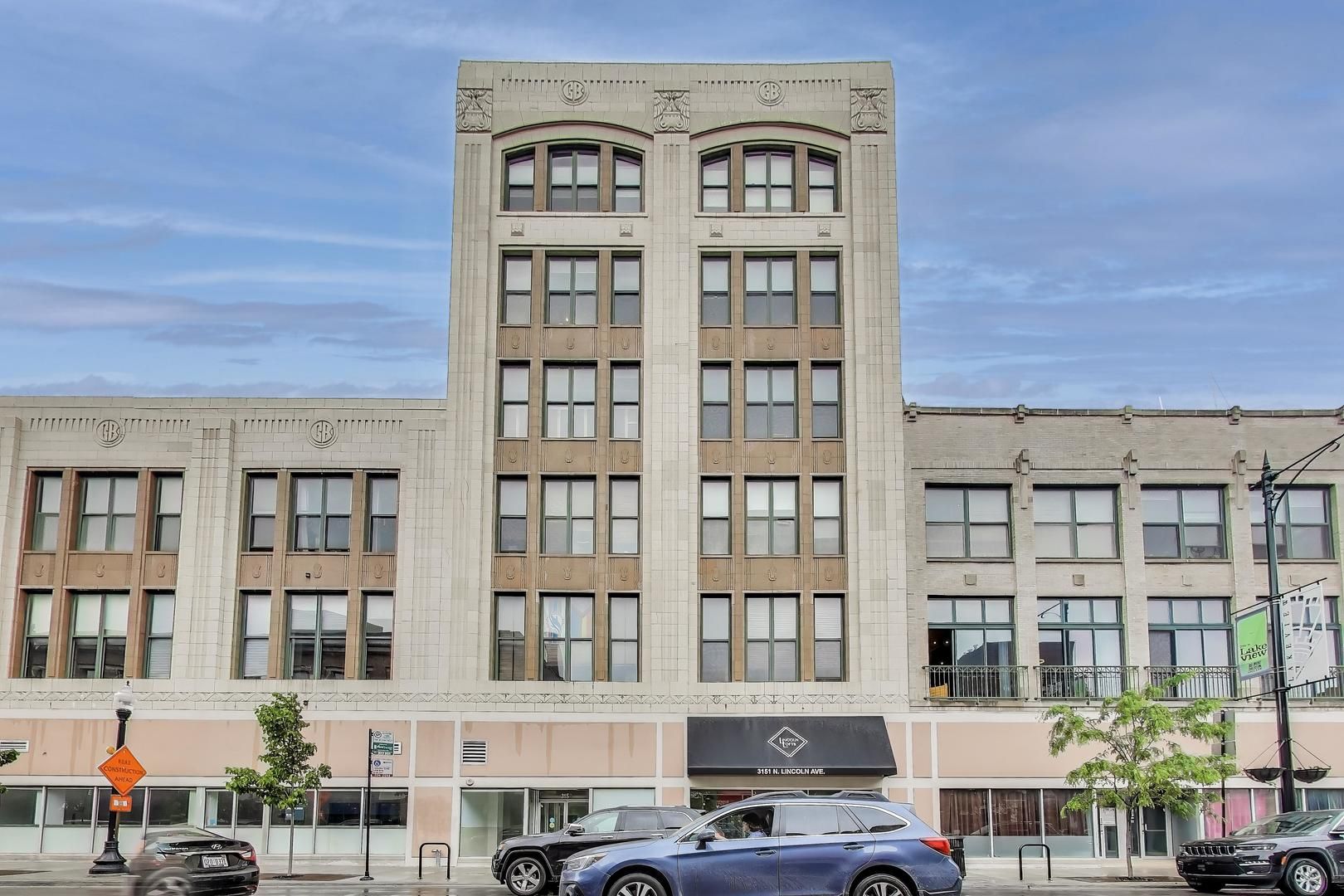 3151 N Lincoln Avenue 204