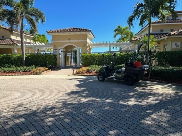 1110 Lake Shore Drive 103