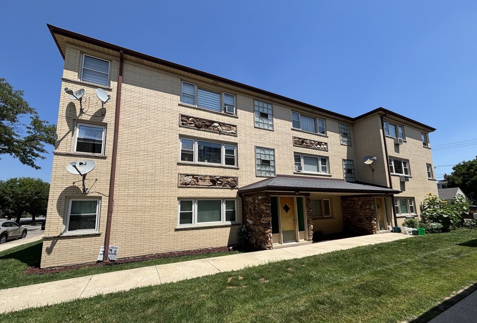 3143 N Nashville Avenue 3E