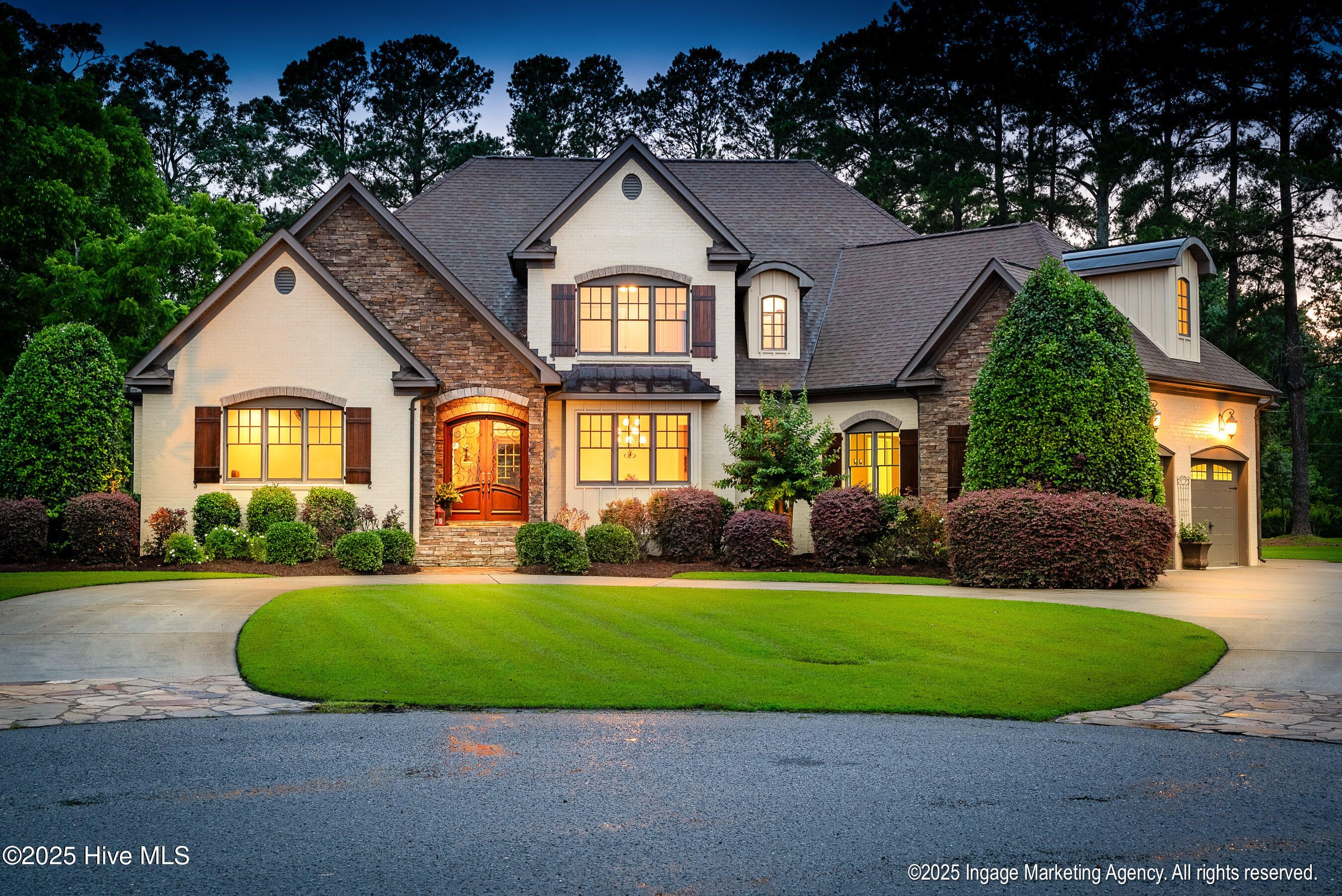 2900 Groveland Drive