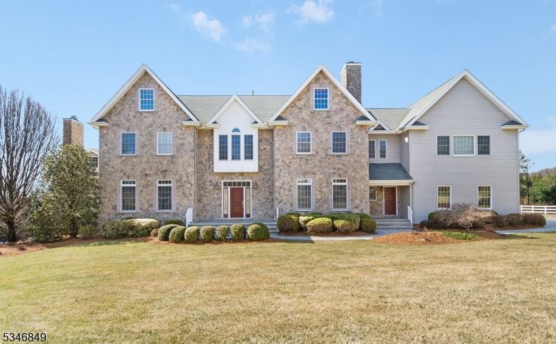 7 Trout Brook Ct