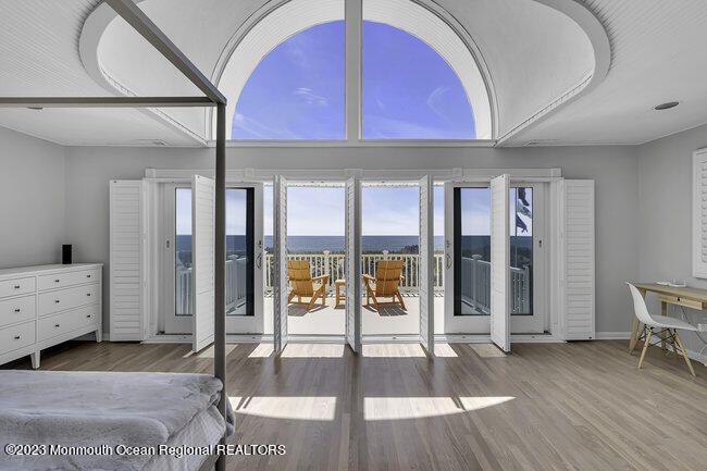 496 Sunset Boulevard