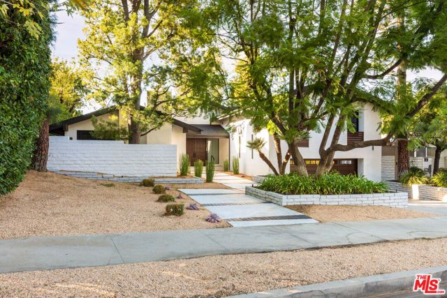 18207 Lake Encino Drive
